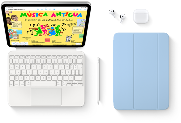 Un iPad conectado a un Magic Keyboard Folio, y a su lado un Apple Pencil, unos AirPods y un Smart Folio