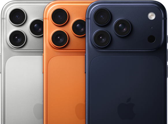 Tres modelos de iPhone 17 Pro, parte posterior, color plata, naranja cósmico y azul profundo, superpuestos, se ven parcialmente. Los 3 modelos tienen un sistema de cámaras Pro Fusion en la esquina superior izquierda, 3 lentes, micrófono, flash, logo de Apple en el centro
