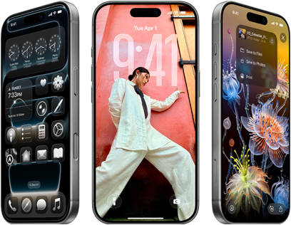 Tres dispositivos iPhone 17 Pro en distintos ángulos muestran tres pantallas de iOS 26 distintas: pantalla de inicio con diseño de Liquid Glass, fondo de pantalla y Fotos