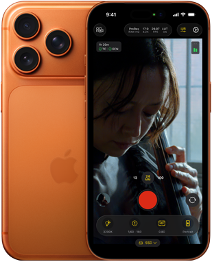 Dos dispositivos iPhone 17 Pro en naranja cósmico, uno de frente con captura de video en la pantalla y otro visto por atrás mostrando las tres cámaras