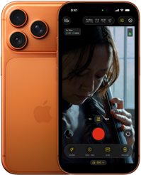 Dos dispositivos iPhone 17 Pro en naranja cósmico, uno de frente con captura de video en la pantalla y otro visto por atrás mostrando las tres cámaras